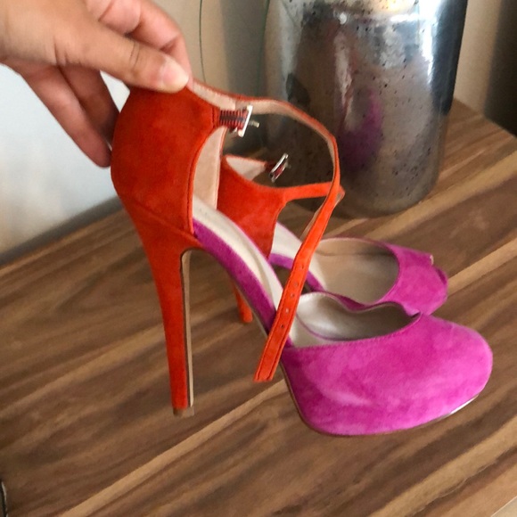 Beautiful BCBG heels - Picture 2 of 2